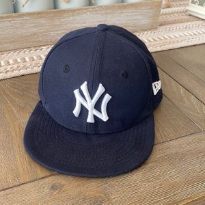 Fitted Yankee Baseball Hat size 6 3/8